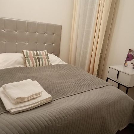 Confortable + Serris Bagian luar foto